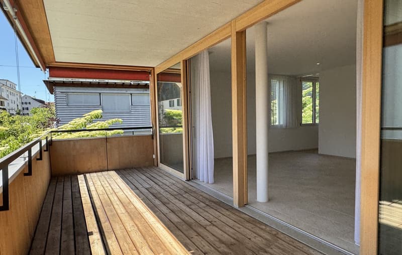 Modern, sunny 4.5-room apartment with balcony, parking space, and large cellar compartment (2)