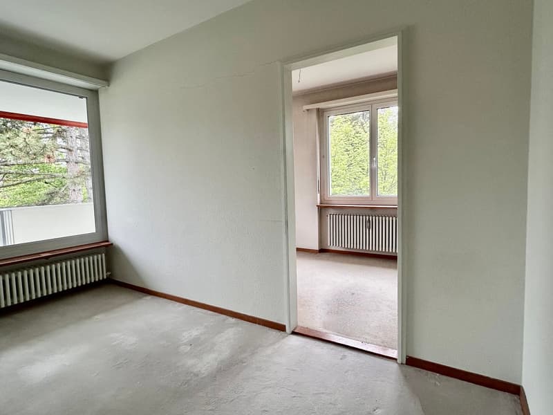 Spacious 5-room apartment with balcony, beautiful view & extra room on the ground floor (in building rights) (11)