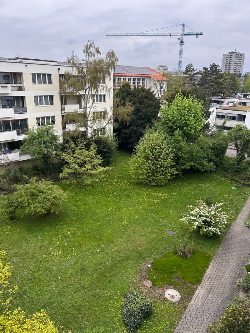 Spacious 5-room apartment with balcony, beautiful view & extra room on the ground floor (in building rights) (8)