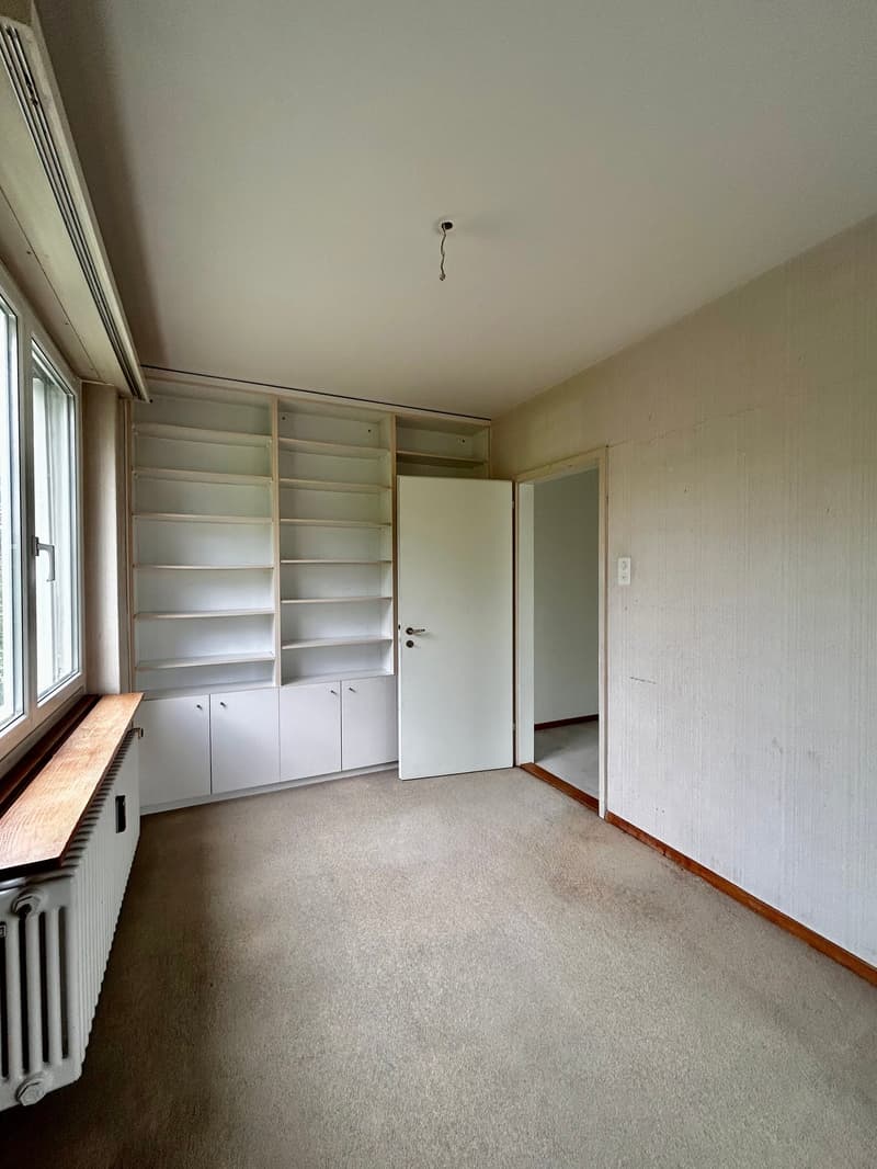 Spacious 5-room apartment with balcony, beautiful view & extra room on the ground floor (in building rights) (10)