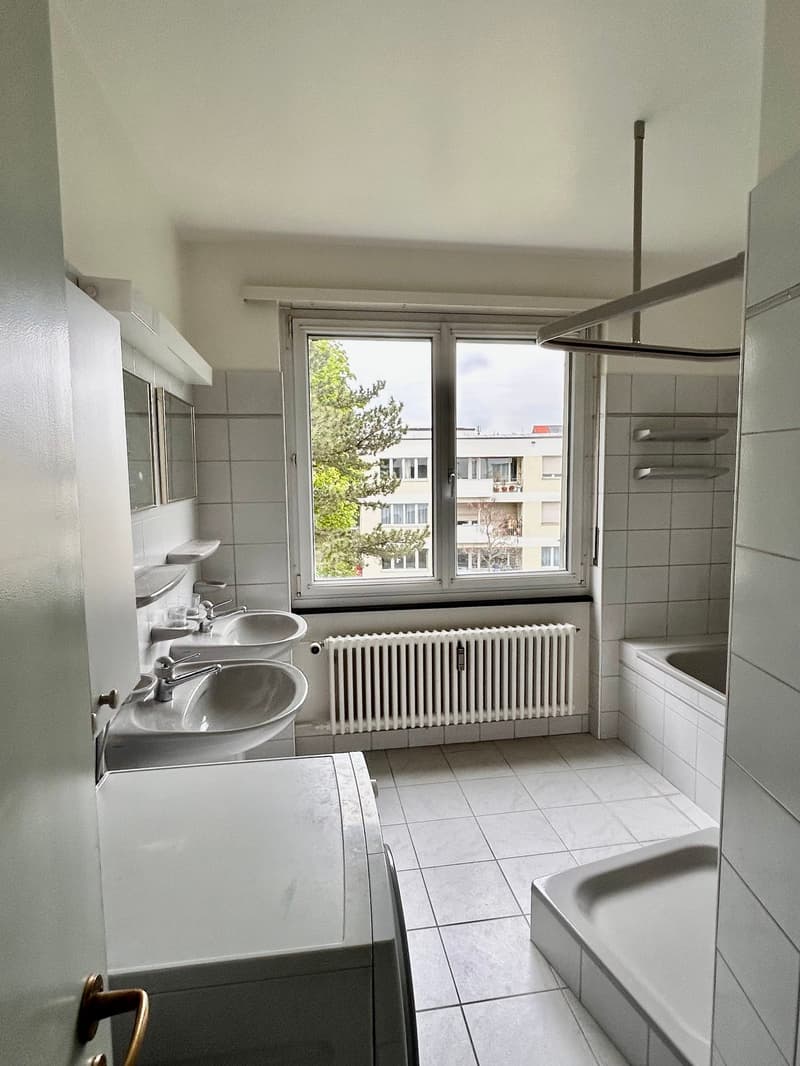 Spacious 5-room apartment with balcony, beautiful view & extra room on the ground floor (in building rights) (17)