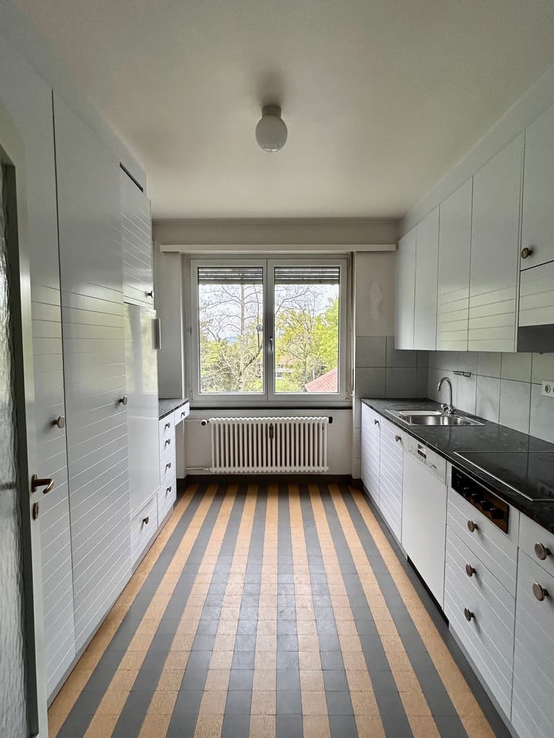 Spacious 5-room apartment with balcony, beautiful view & extra room on the ground floor (in building rights) (16)