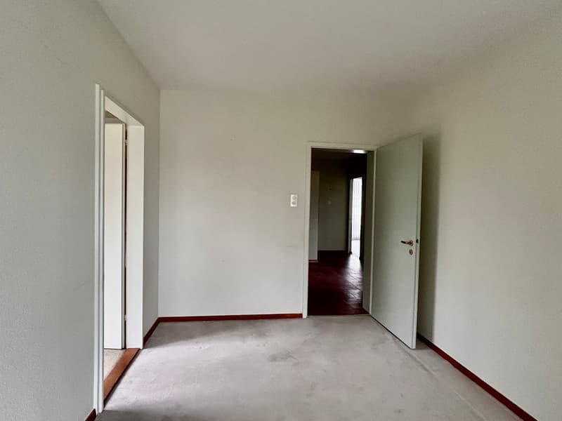 Spacious 5-room apartment with balcony, beautiful view & extra room on the ground floor (in building rights) (13)