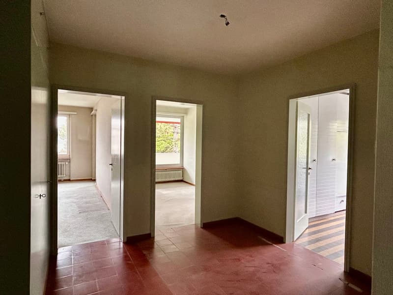 Spacious 5-room apartment with balcony, beautiful view & extra room on the ground floor (in building rights) (5)
