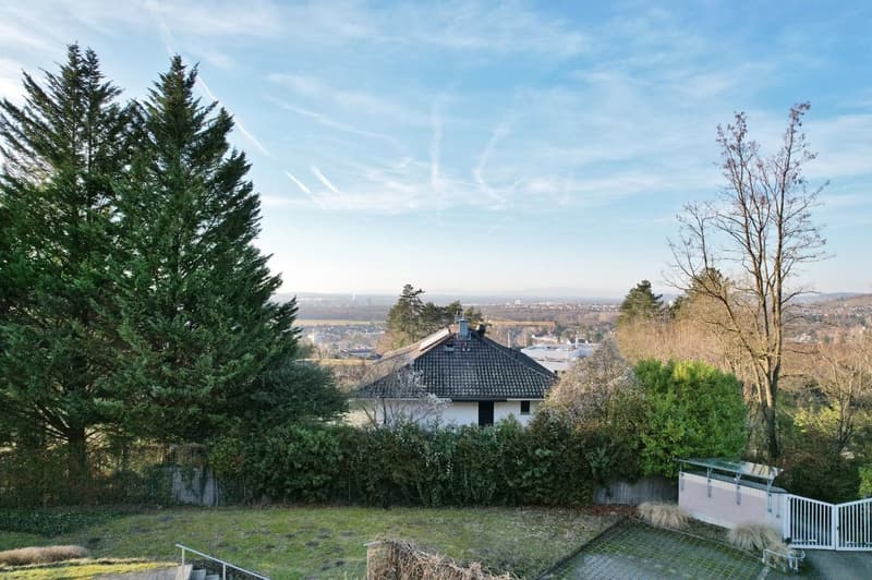 Exklusive 6.5-Zimmer-Wohnung auf zwei Ebenen mit Weitblick in Riehen (6)