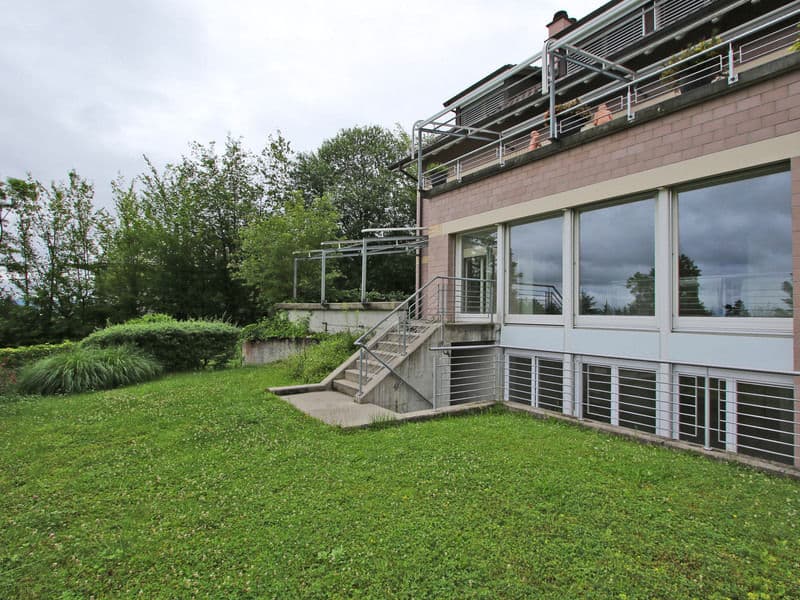 Exklusive 6.5-Zimmer-Wohnung auf zwei Ebenen mit Weitblick in Riehen (3)