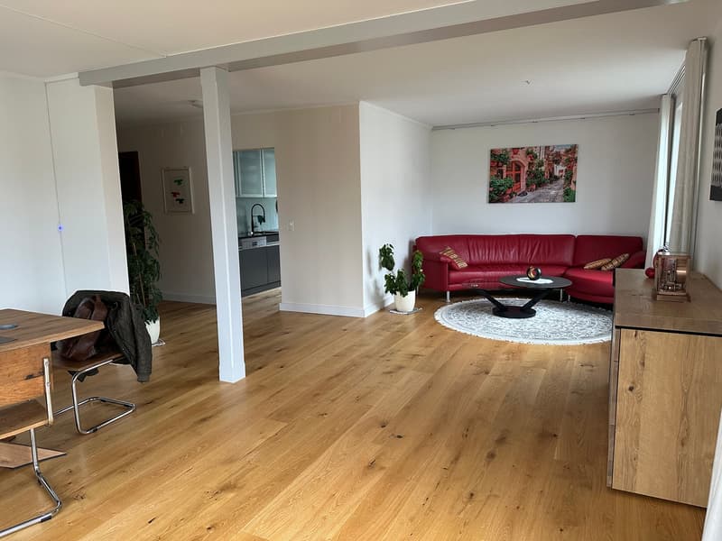 Grosszügige 4.5-Zimmer-Wohnung mit Balkon und Loggia in Schwyz (11)
