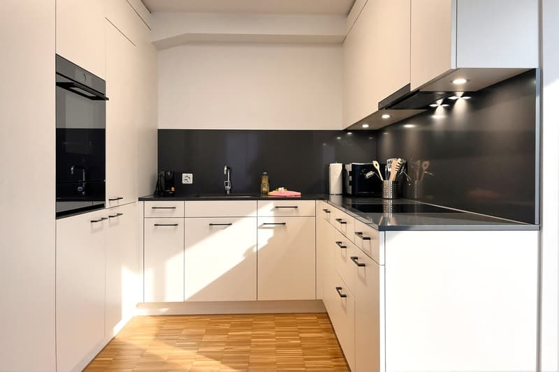 Möblierte 2.5 Zimmer-Wohnung an Top Lage in Zug (6)