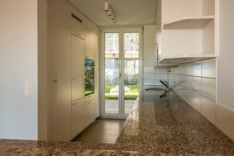 Charmante 3.5-Zimmer-Wohnung mit Balkon und herrlicher Aussicht in Herrliberg (3)