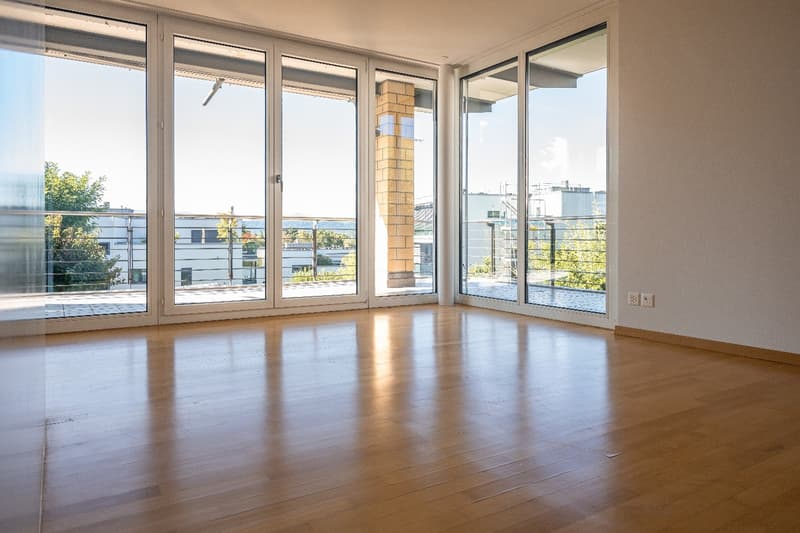 Charmante 3.5-Zimmer-Wohnung mit Balkon und herrlicher Aussicht in Herrliberg (5)