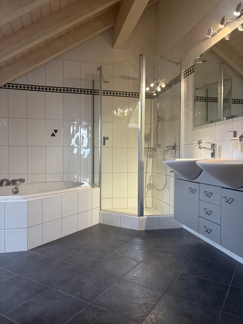 Helle 3.5-Zimmer-Maisonette-Wohnung mit Balkon und Seesicht in Pfäffikon (7)