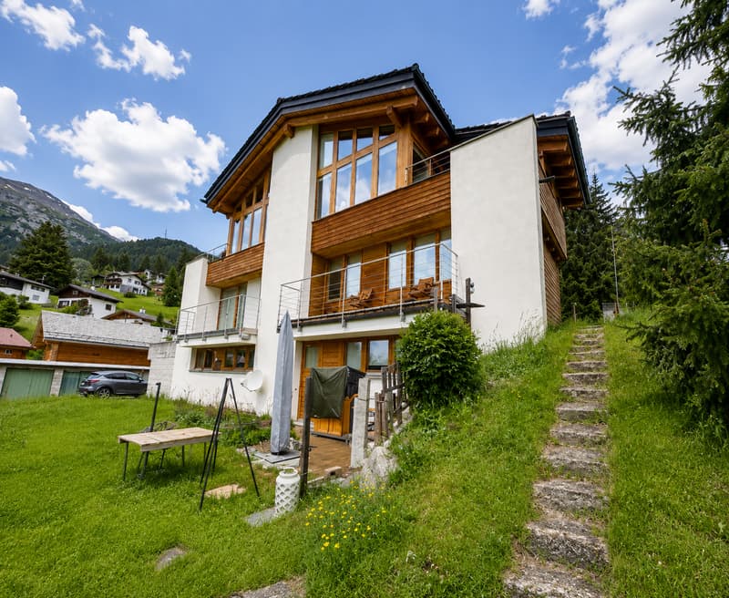 Attraktiver 4,5-Zimmer-Hausteil mit Galerie und traumhafter Aussicht in Valbella (2)