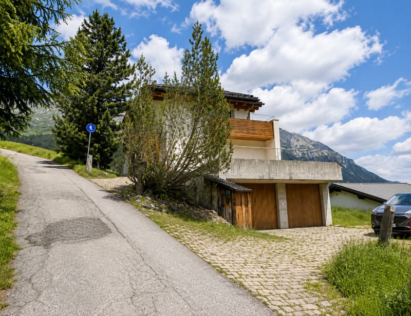 Attraktiver 4,5-Zimmer-Hausteil mit Galerie und traumhafter Aussicht in Valbella (4)