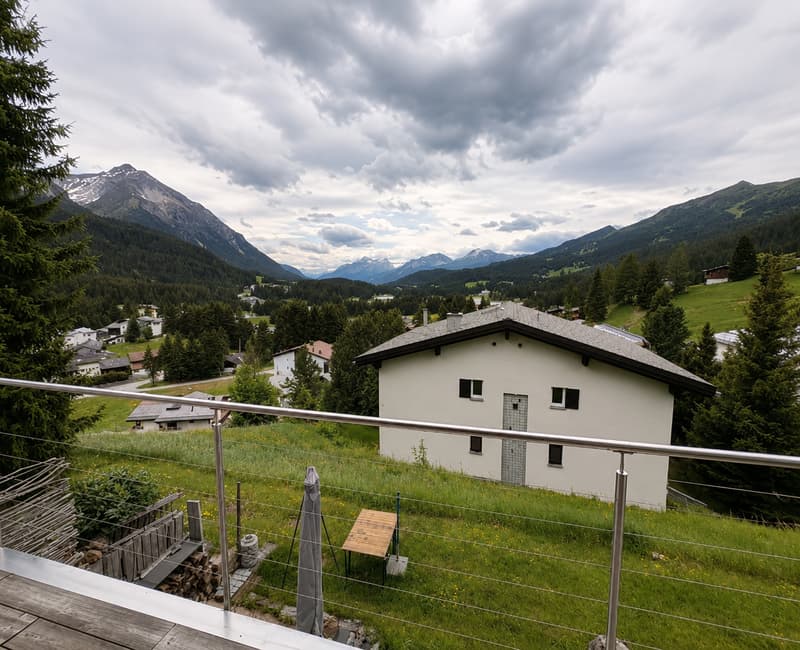 Attraktiver 4,5-Zimmer-Hausteil mit Galerie und traumhafter Aussicht in Valbella (14)
