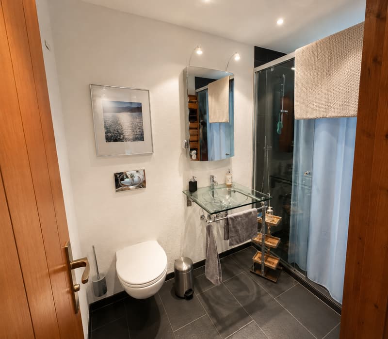 Attraktiver 4,5-Zimmer-Hausteil mit Galerie und traumhafter Aussicht in Valbella (16)
