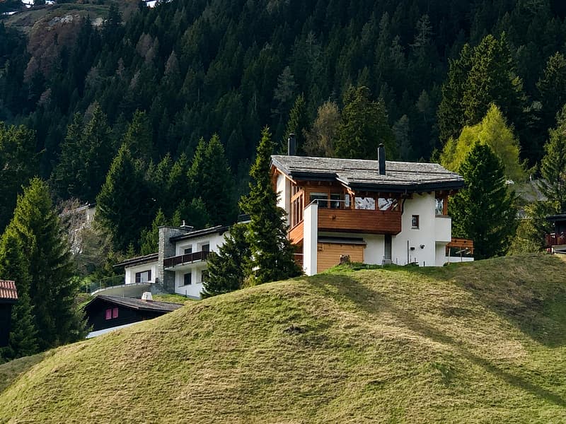Attraktiver 4,5-Zimmer-Hausteil mit Galerie und traumhafter Aussicht in Valbella (1)