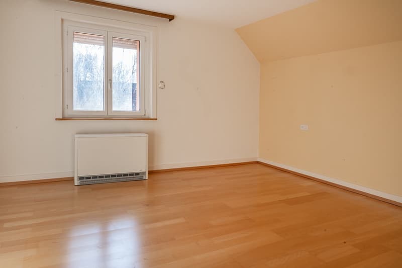 Älteres, freistehendes 5,5-Zimmer-Einfamilienhaus in Büsingen auf grossem Grundstück (12)