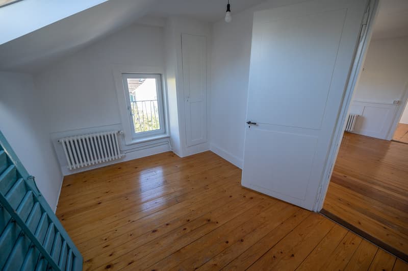 Charmante 4-Zimmer-Dachwohnung mit Seeblick in Thalwil (6)