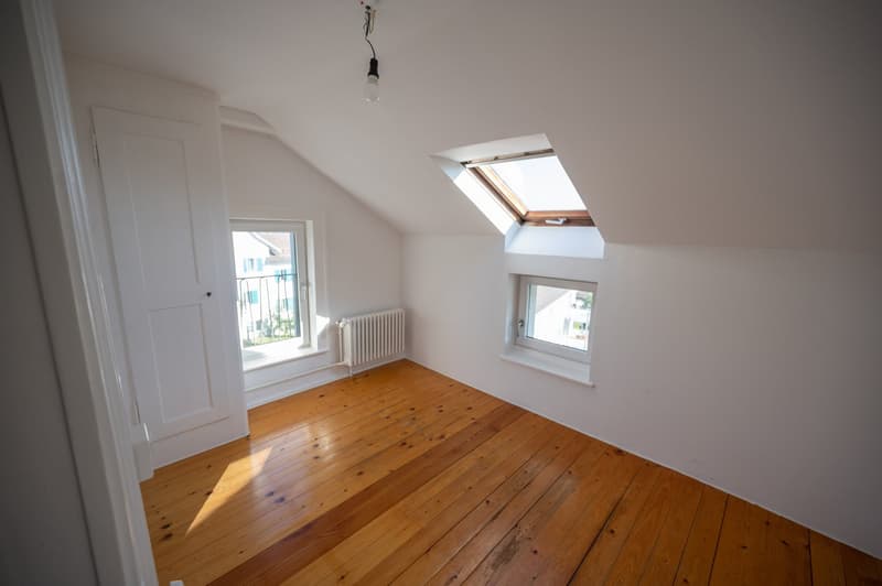 Charmante 4-Zimmer-Dachwohnung mit Seeblick in Thalwil (7)