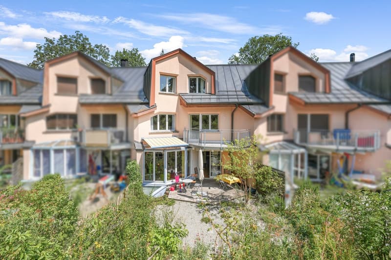 6.5-Zimmer-Reiheneinfamilienhaus an attraktiver Lage mit viel Grünfläche (1)