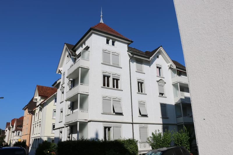 Appartement spacieux, inondé de lumière avec balcon (2)