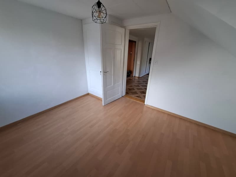 grosszügige 4 Zimmer-Wohnung mit super Aussicht, zwei Balkone und renoviertem Bad (4)