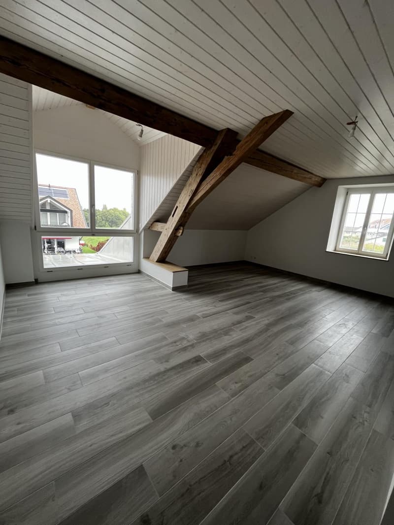 Appartamento recente di 3.5 locali nel sottotetto ad Arnex-sur-Nyon (2)