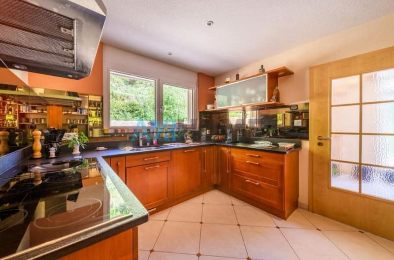 Vista maestosa sul lago per questa villa indipendente di 5,5 locali (6)