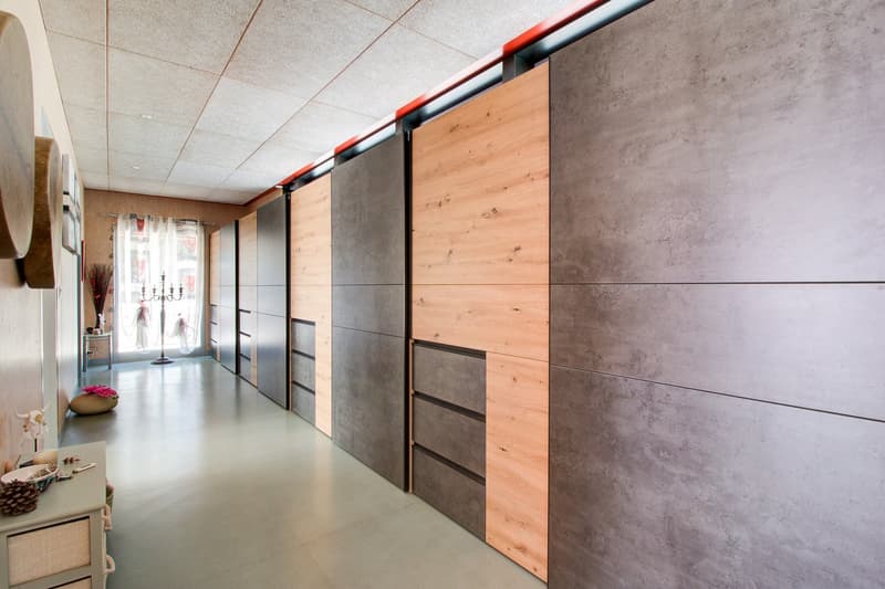 Terrazza di 130 m2 – Un solo livello – numerosi posti auto (12)