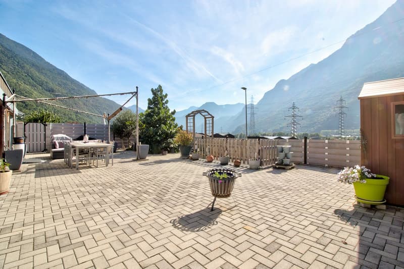 Terrazza di 130 m2 – Un solo livello – numerosi posti auto (2)