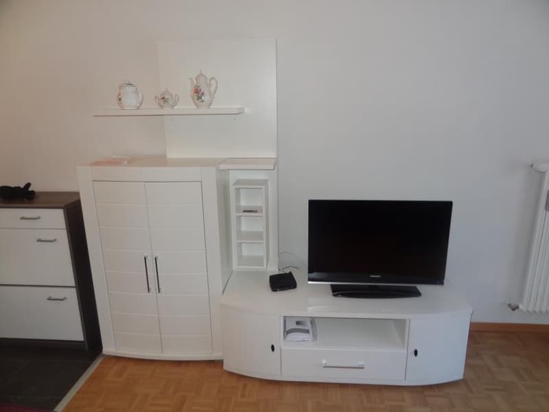À louer à la saison d'hiver : Bel appartement 2.5 pièces au bord du golf 18 trous et parking devant l'immeuble ! (4)