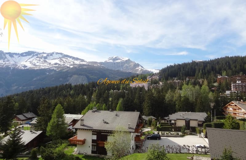 À louer à la saison d'hiver : Bel appartement 2.5 pièces au bord du golf 18 trous et parking devant l'immeuble ! (2)
