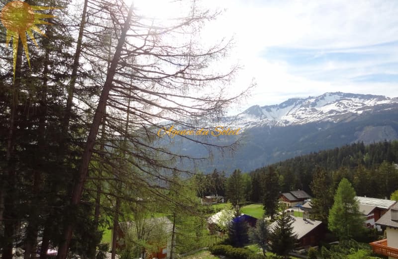 À louer à la saison d'hiver : Bel appartement 2.5 pièces au bord du golf 18 trous et parking devant l'immeuble ! (8)
