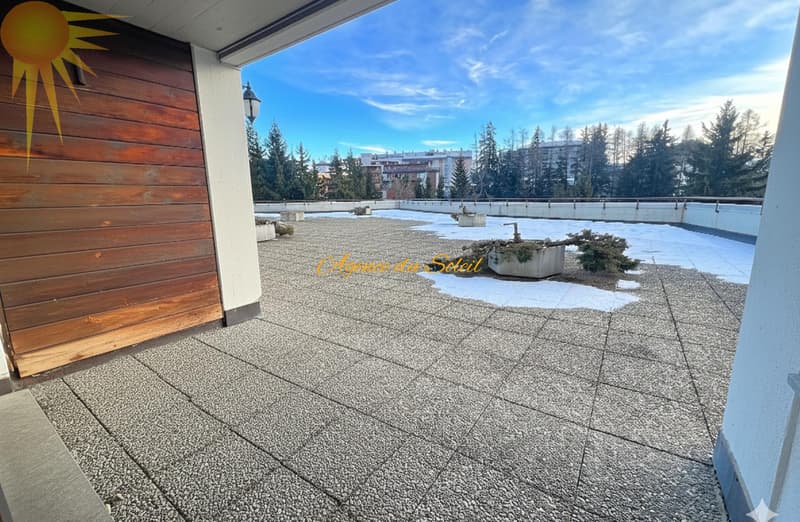 Situation idéale! Vaste appartement traversant d'angle de 5.5 pièces avec vaste terrasse sud ! (13)