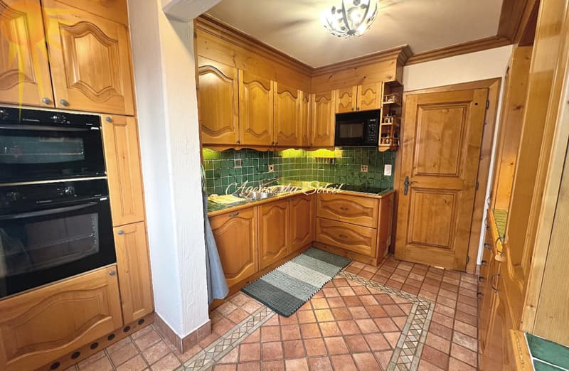 Situation idéale! Vaste appartement traversant d'angle de 5.5 pièces avec vaste terrasse sud ! (5)