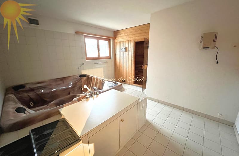 En Exclusivité ! Splendide chalet de 8.5 pièces en bordure du golf Ballesteros à Crans ! (12)