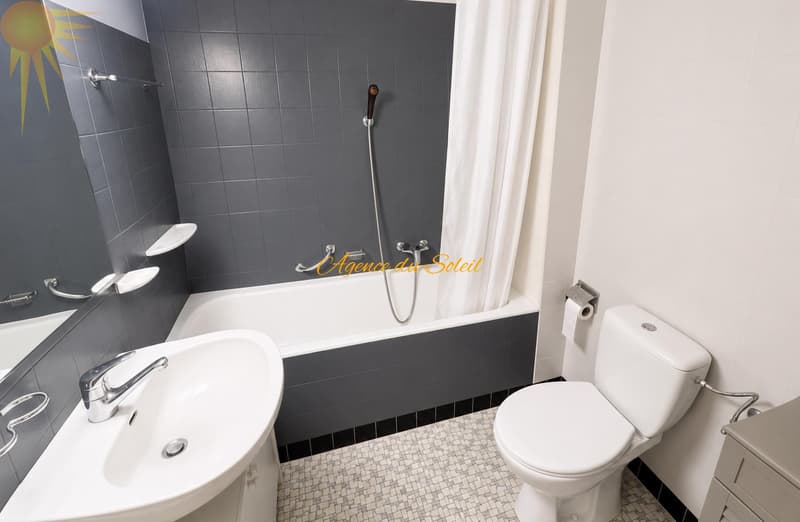 À louer (au mois) ce cosy et vaste studio au centre de Crans ! (8)
