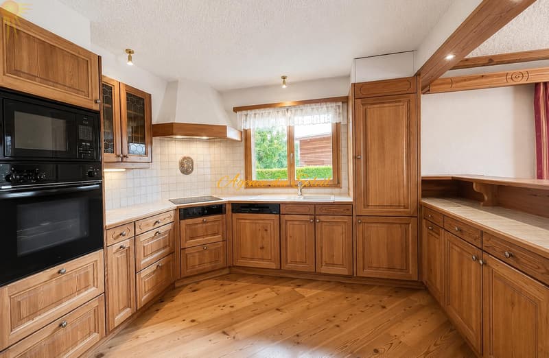 En Exclusivité ! Superbe chalet de 8.5 pièces en bordure du golf Ballesteros à Crans ! (6)