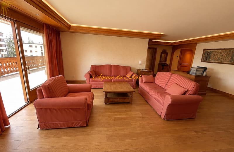 Plein coeur de Crans ! Élégant appartement de standing de 3,5 pièces avec vaste terrasse orientée est! (2)