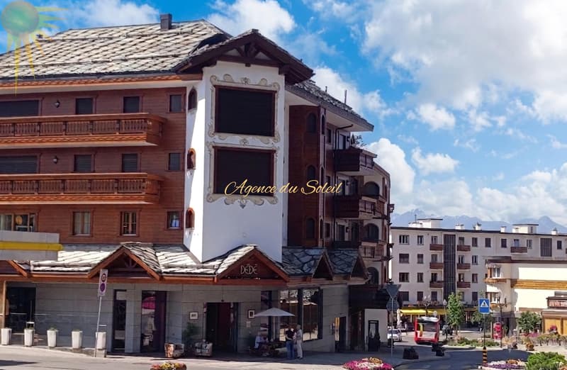 Plein coeur de Crans ! Élégant appartement de standing de 3,5 pièces avec vaste terrasse orientée est! (11)
