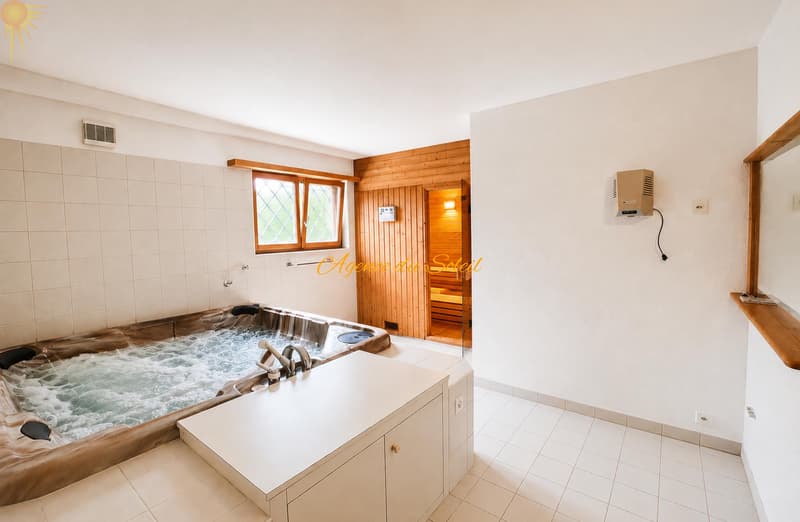 En Exclusivité ! Superbe chalet de 8.5 pièces en bordure du golf Ballesteros à Crans ! (13)