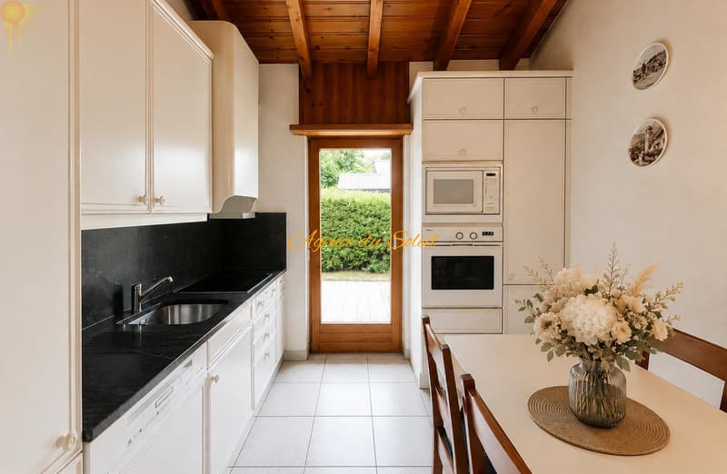 Adorable chalet familiale dans un emplacement privilégié verdoyant et calme ! (7)