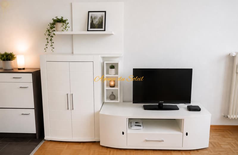 À louer à la saison d'hiver : Bel appartement 2.5 pièces au bord du golf 18 trous et parking devant l'immeuble ! (4)