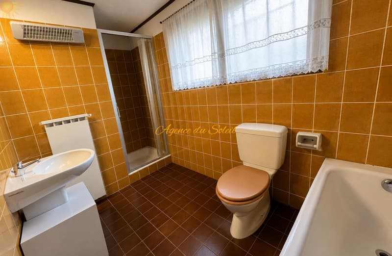 Fort potentiel pour cette maison comprenant 2 appartements séparés, située à 5 minutes en voiture de Crans-Montana ! (7)