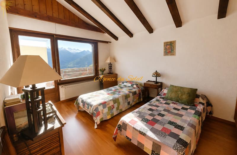 Fort potentiel pour cette maison comprenant 2 appartements séparés, située à 5 minutes en voiture de Crans-Montana ! (11)