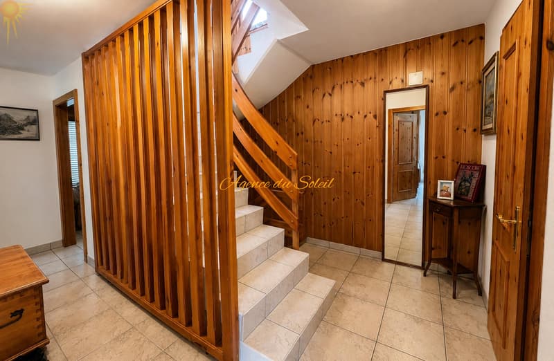 Superbe chalet familiale dans un emplacement privilégié verdoyant et calme à Crans ! (8)