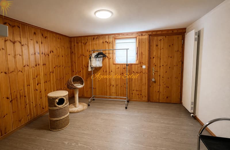 Superbe chalet familiale dans un emplacement privilégié verdoyant et calme à Crans ! (13)
