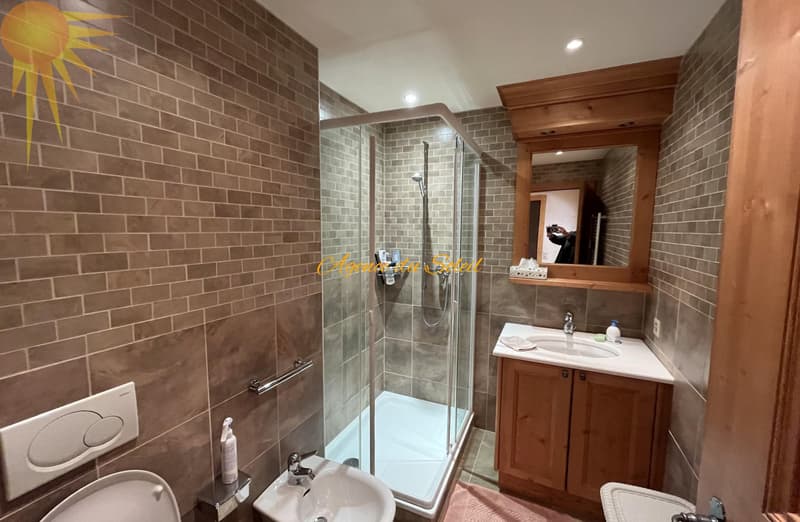 Au coeur de Crans ! Élégant appartement de standing de 3,5 pièces avec vaste terrasse orientée est! (10)