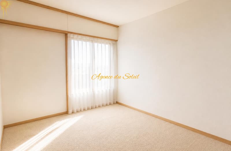 Fort potentiel pour cette maison comprenant 2 appartements séparés, située à 5 minutes en voiture de Crans-Montana ! (13)