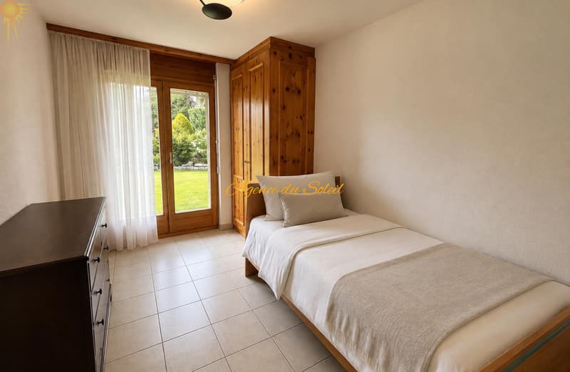 Superbe chalet familiale dans un emplacement privilégié verdoyant et calme à Crans ! (11)
